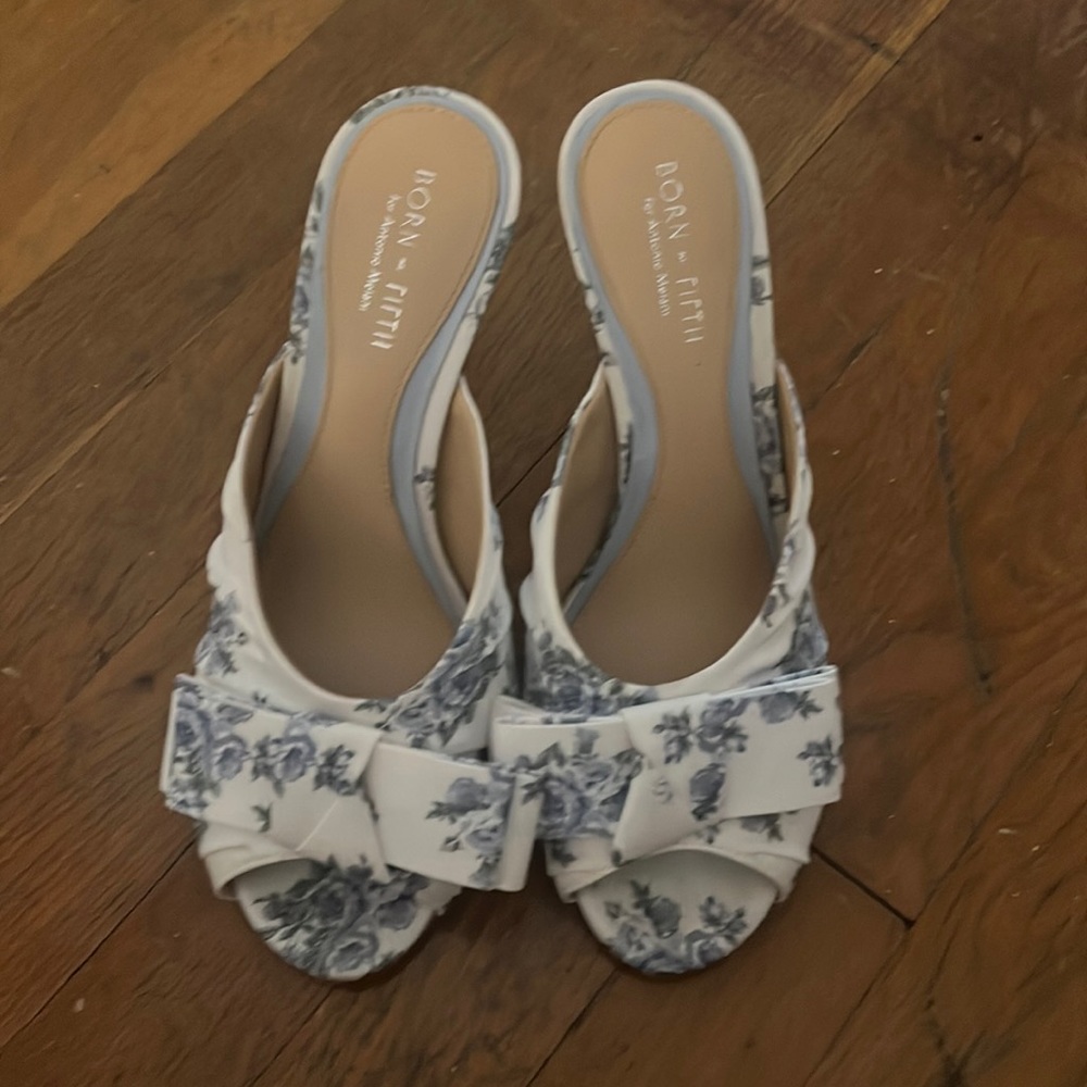 ANTONIO MELANI Floral Heels - Blue and White